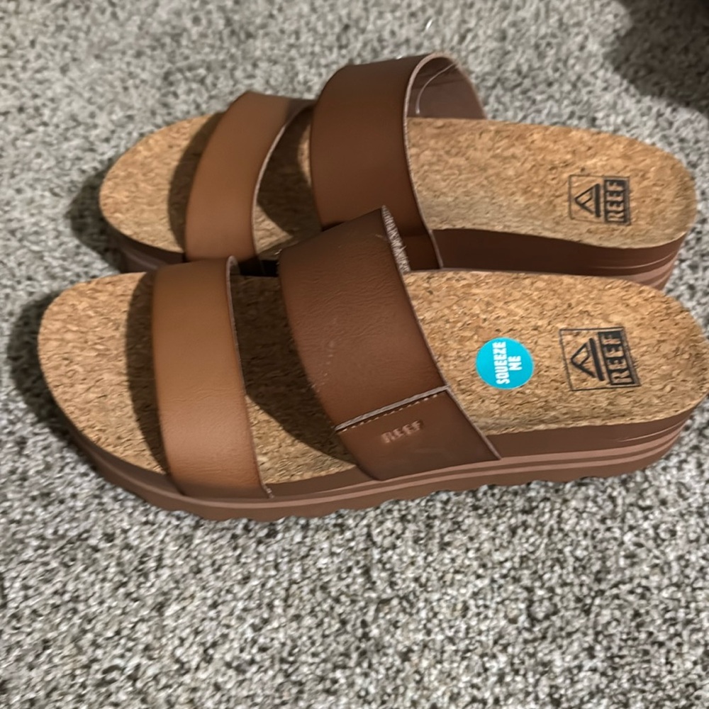 Brand new without tags women reef shoes. Cushion vista hi